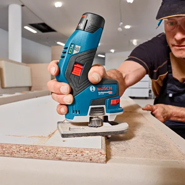 Ruteadora 12V 6 mm/8 mm/1/4" Baretool (Sin baterías ni cargador) Bosch GKF 12V-8 0601.6B0.0L0-000