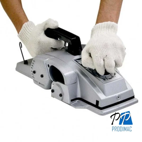 Cepillo Electrico 155mm (6 1/8") 1140w Makita 1805N