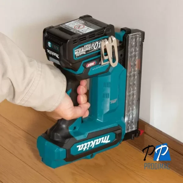 Clavadora 40V XGT / BL / (acabado duro) / (5/8" - 1-5/8") / Cal 18 / Sin Baterias FN001GZ