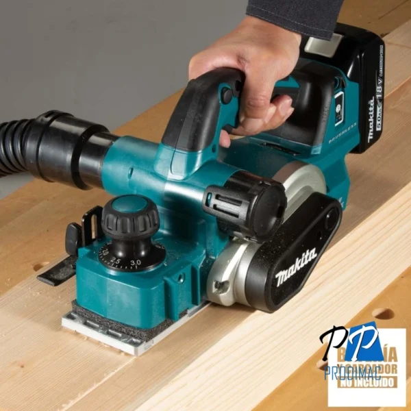 Cepillo Inalámbrico 40V XGT 82mm BL Baretool Makita KP001GZ