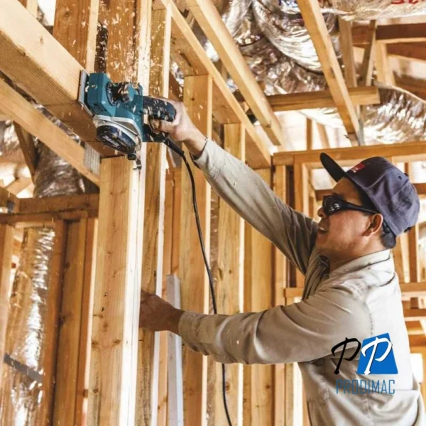 Cepillo Eléctrico 3 1/4" 620W 2.5mm Makita KP0800