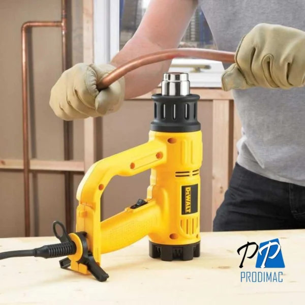 Pistola de Calor 2000 W 600 °C + 2 Boquillas Dewalt D26411-B2