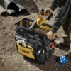 Bolso para Herramientas 18" con Ruedas 27 Bolsillos Dewalt DWST560107