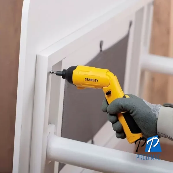 Atornillador 1/4" 4V 4.5Nm + 30 Accesorios Stanley SCS4K-B2